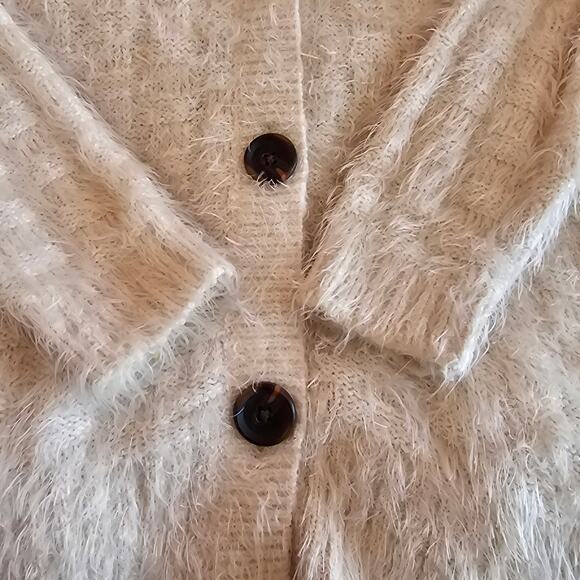 Wild Fable Oversized Eyelash Knit Cardigan Sweater Beige Button Front Size M - Picture 6 of 7